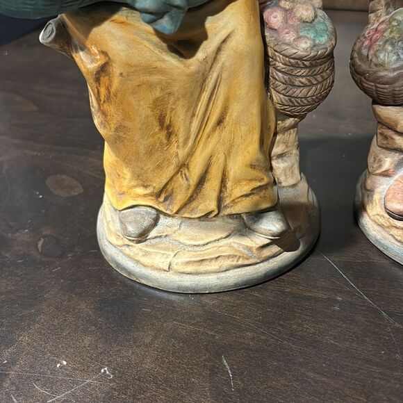 Vintage Ceramic Figurines Elderly Couple with Fruit  Baskets Peddlers Signed DC - Picture 4 of 11